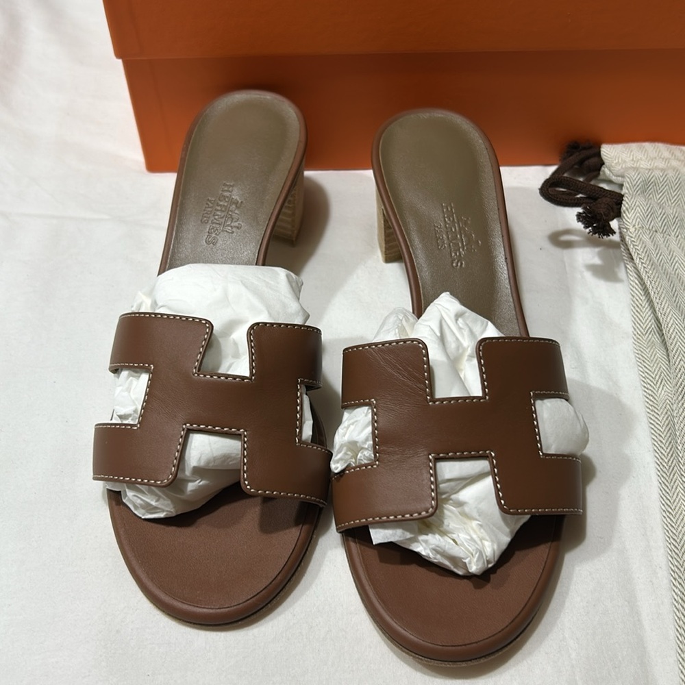 Hermès sandals authentic size 6 brand new in the box never worn true to size